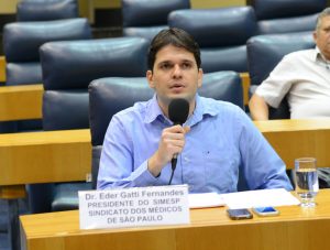 DEPOIMENTOS - Médicos Florisval Meinão (а esquerda) e Eder Gatti Fernandes foram ouvidos pela CPI Foto: Fábio Lazzari/CMSP
